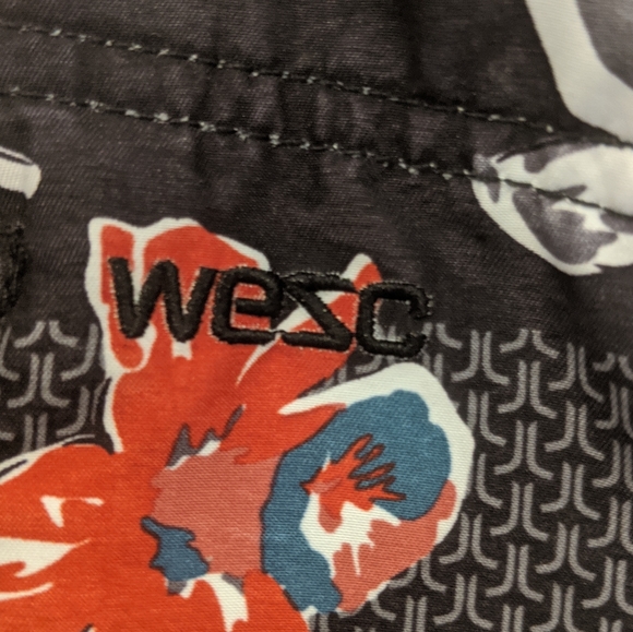 WESC Hawaiian style swim shorts sz 36 - Picture 6 of 6